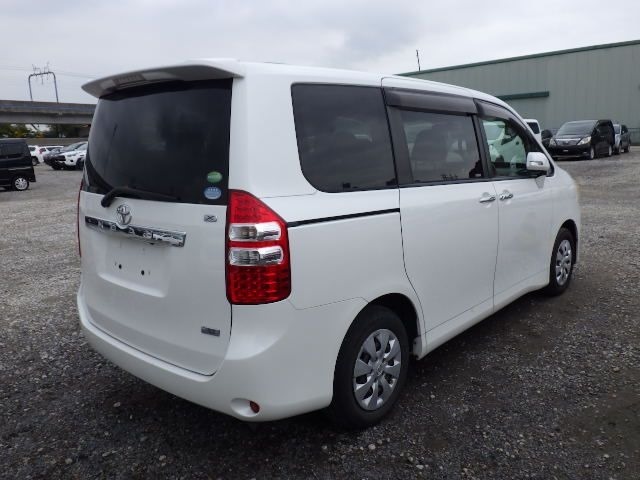 TOYOTA NOAH – 2013 – ZRR70G TOYOTA NOAH – 2013 – ZRR70G