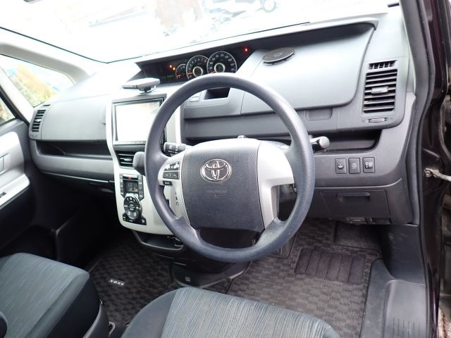TOYOTA VOXY – 2013 – ZRR70W