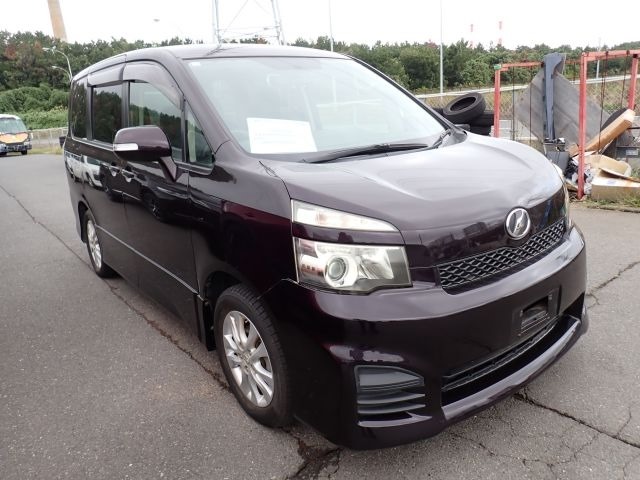 TOYOTA VOXY – 2013 – ZRR70W