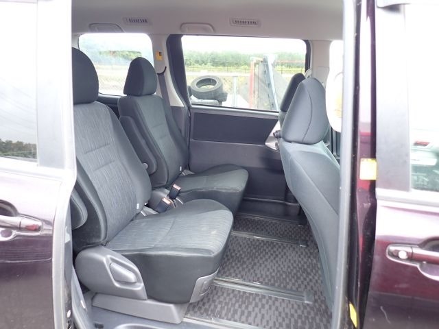 TOYOTA VOXY – 2013 – ZRR70W