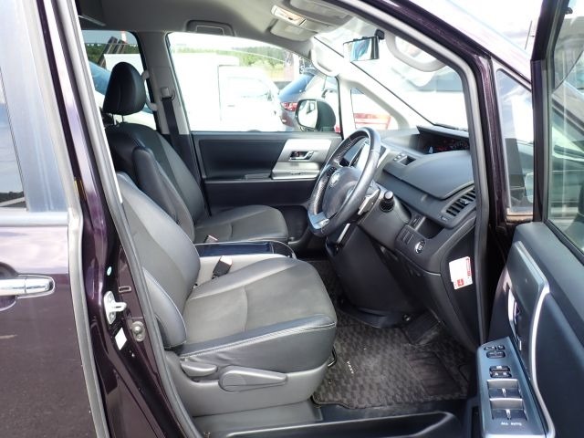 TOYOTA VOXY – 2013 – ZRR70W