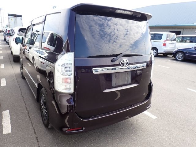 TOYOTA VOXY – 2013 – ZRR70W