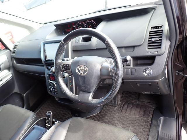 TOYOTA VOXY – 2013 – ZRR70W