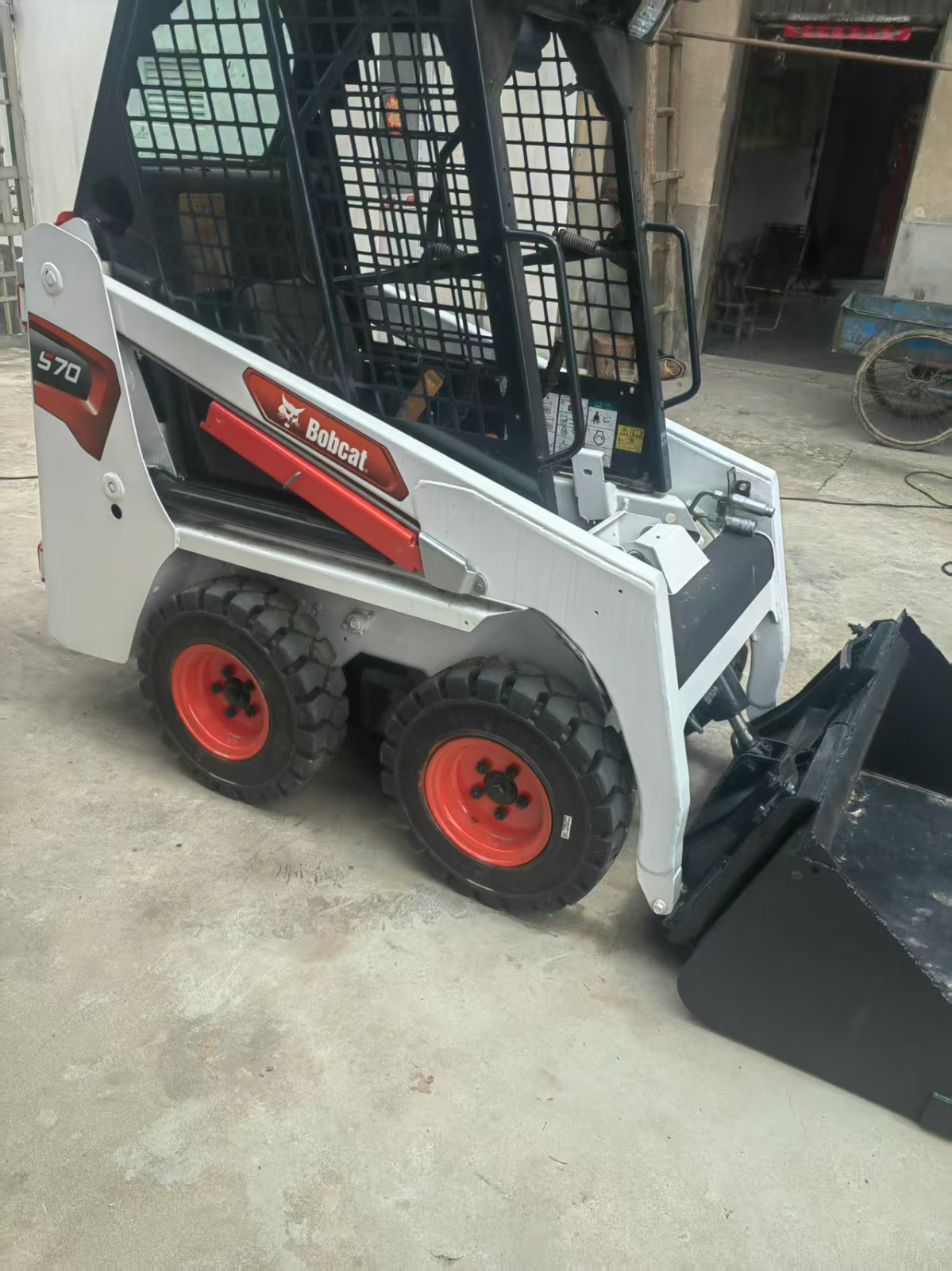 BOBCAT Year :2024 – Working hours 250 , 24.6 liters