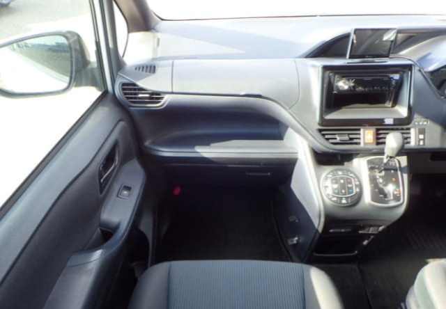 TOYOTA VOXY – 2017 – ZRR85