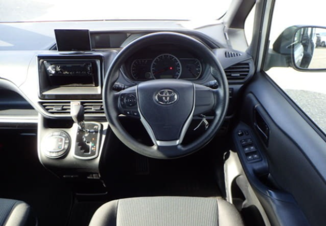 TOYOTA VOXY – 2017 – ZRR85