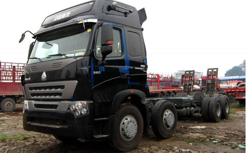 SINOTRUK HOWO A7 CARGO TRUCK – 2024