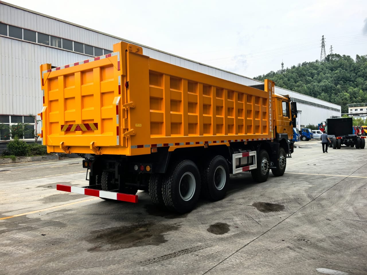 Shacman – 2024 – SX3315DU406F3000