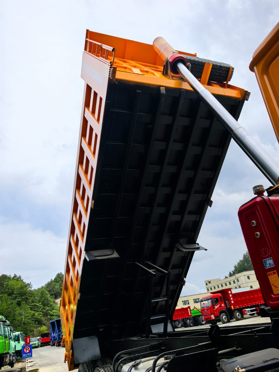 Shacman – 2024 – SX3315DU406F3000