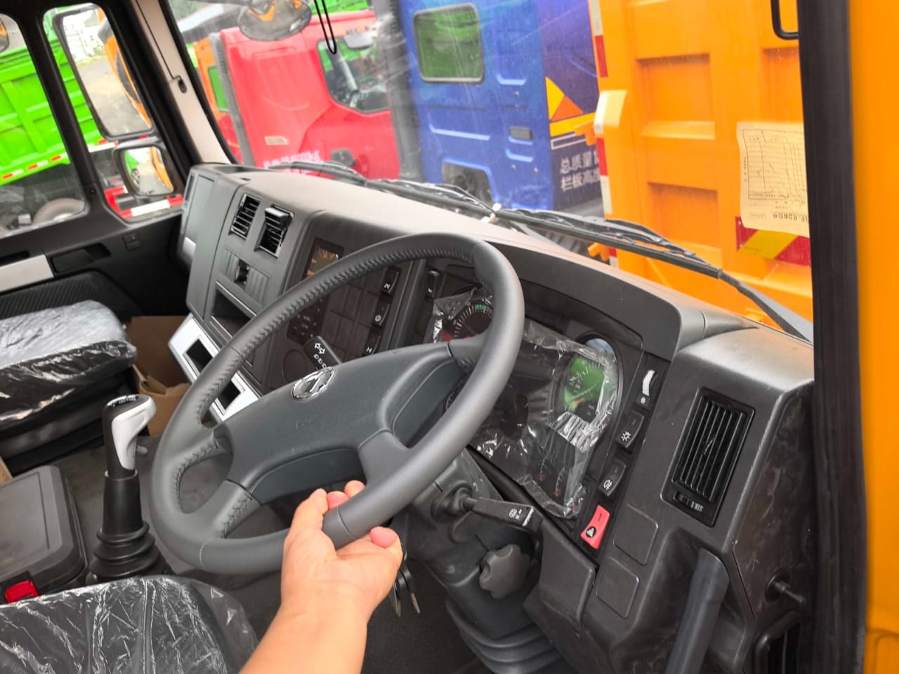 Shacman – 2024 – SX3315DU406F3000