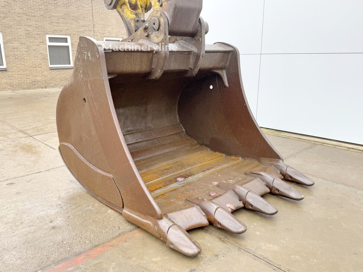 KOMATSU – 2015 – PC700LC