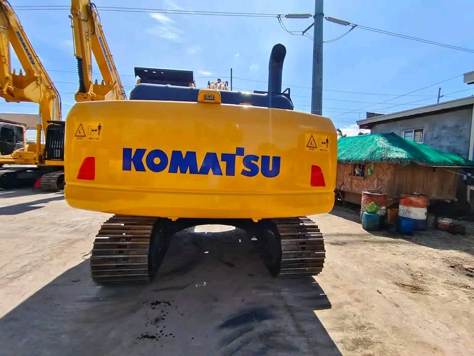 KOMATSU EXCAVATOR PC210-8N1 – WITH BREAKER LINE