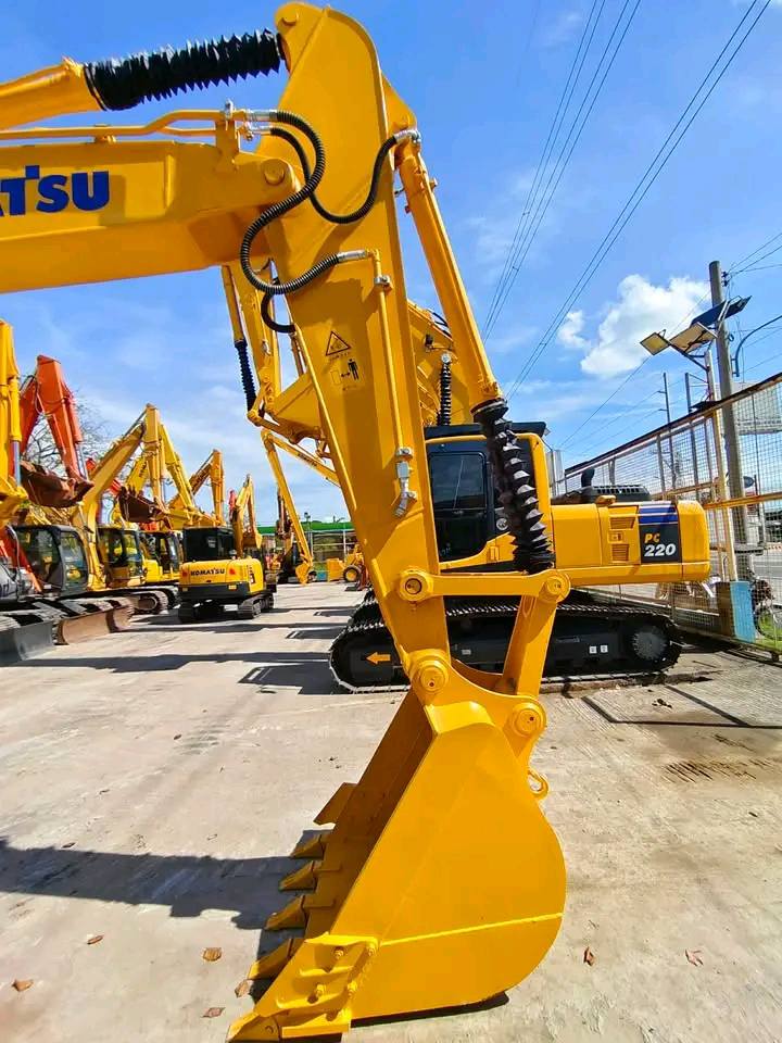 KOMATSU EXCAVATOR PC210-8N1 – WITH BREAKER LINE