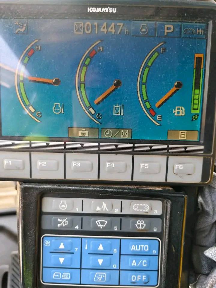 KOMATSU EXCAVATOR PC210-8N1 – WITH BREAKER LINE