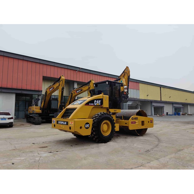 CATERPILLAR – 2019 – CS683E