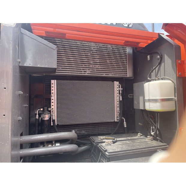 Hitachi – 2023 – ZX200