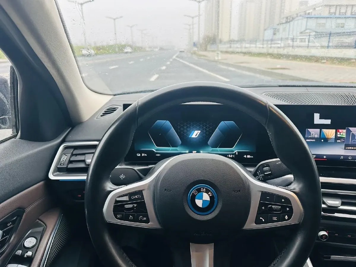 BMW – 2025 – I3 BEV 70KWH
