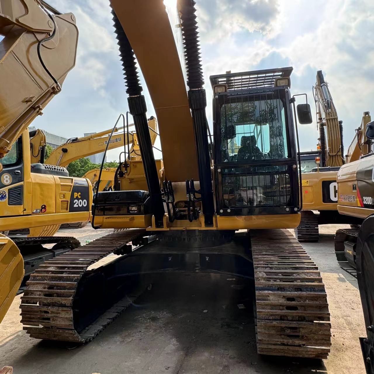 2019 Versatile Caterpillar 330d Excavator