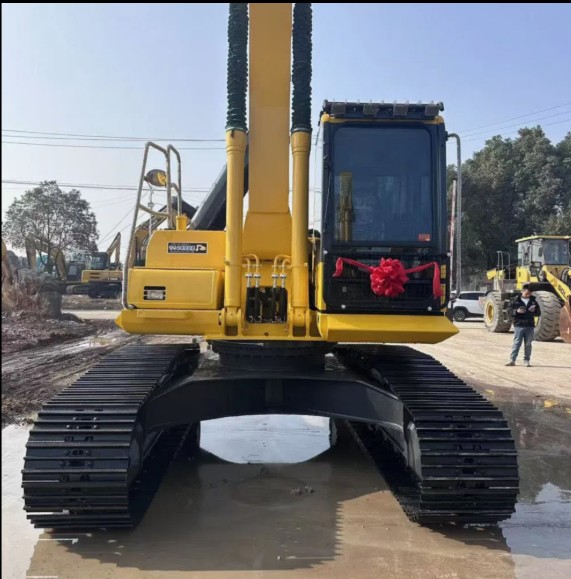 2016 Komatsu PC200 Excavators