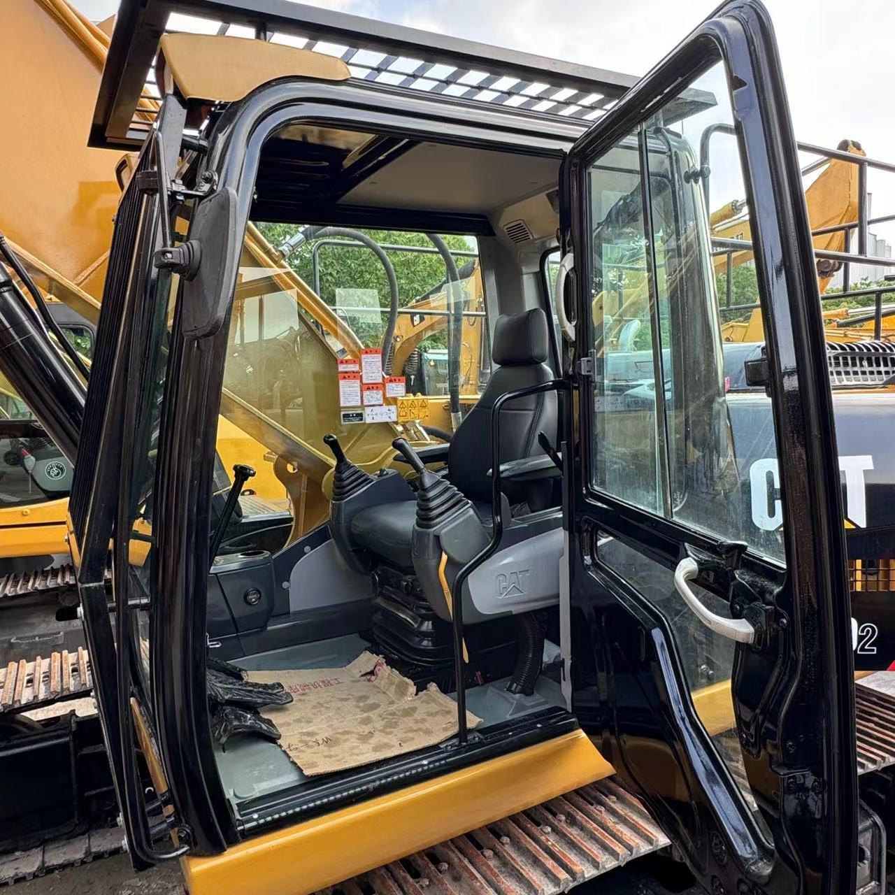 2019 Versatile Caterpillar 330d Excavator