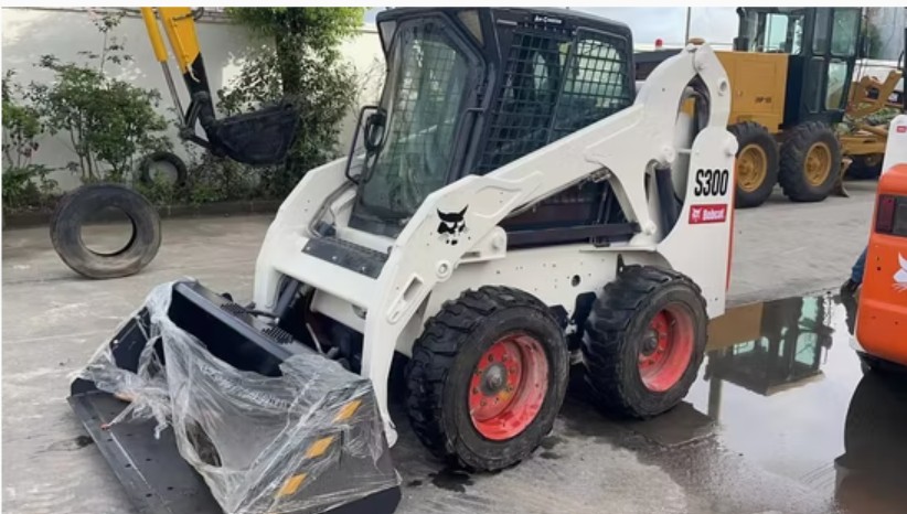 Used Mini Skid Steer Loader Bobcat S300 Wheel Small