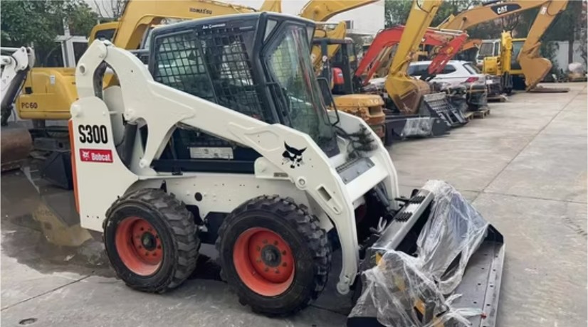 Used Mini Skid Steer Loader Bobcat S300 Wheel Small