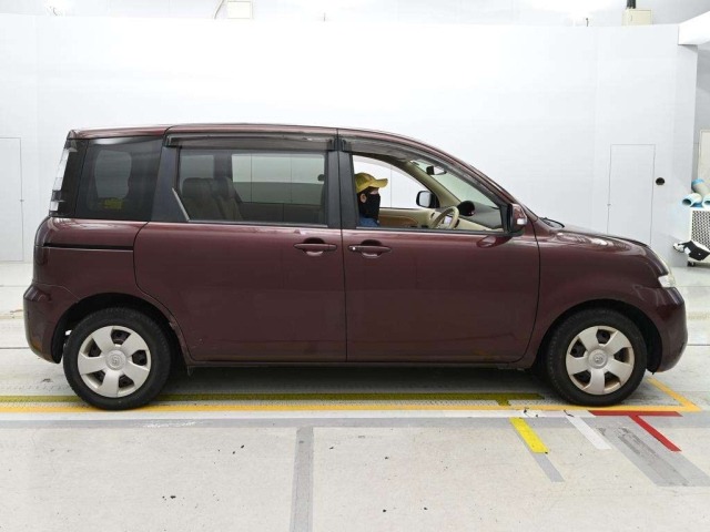 TOYOTA SIENTA 2014 – Brown