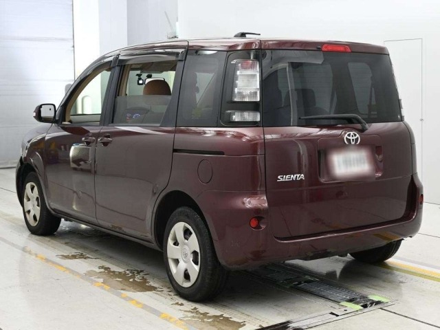 TOYOTA SIENTA 2014 – Brown