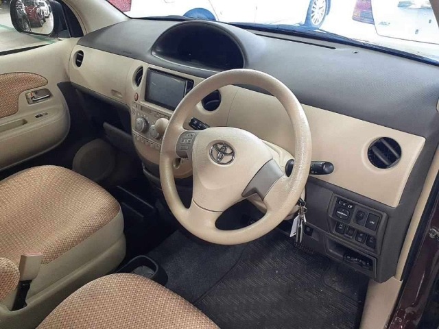 TOYOTA SIENTA 2014 – Brown